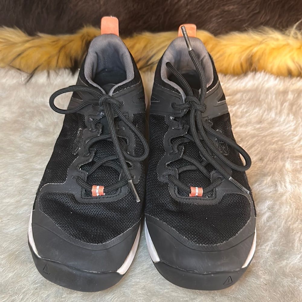 Keen shoes 8 (2700)